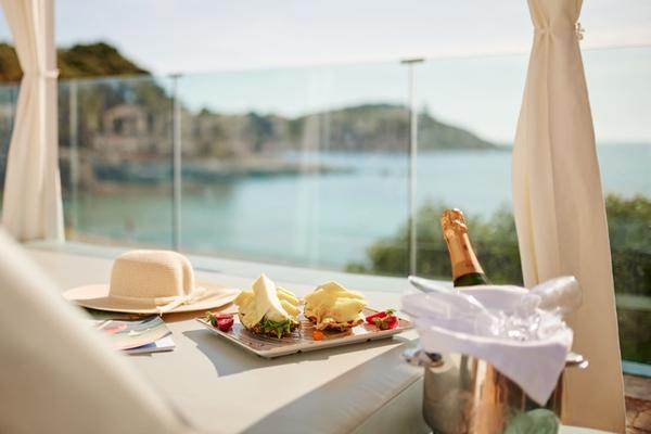 DAY BED CON JACUZZI PRIVADO EN SKYBAR Inclusive Collection by Hyatt DAY BED CON JACUZZI PRIVADO EN SKYBAR Inclusive Collection by Hyatt